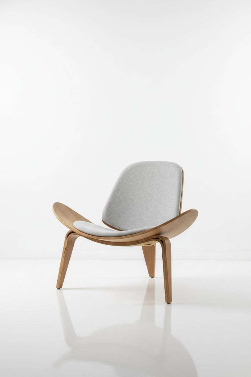 Chaise tripode en bois – design minimaliste moderne